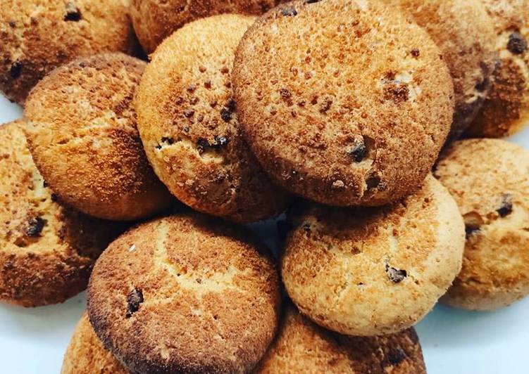 Biscotti per la colazione con gocce di cioccolato