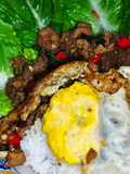 Pad Kra Pao Thailand ayam sapi cincang dengan basil