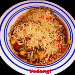 A picture of Ragda Pattice.