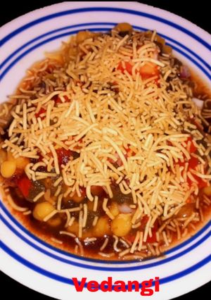 A picture of Ragda Pattice.