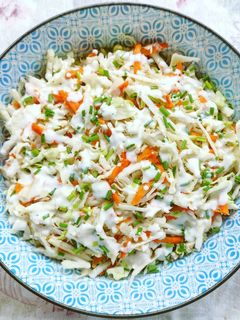 Foto di Insalata di cappuccio, carote e sedano rapa