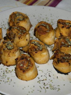 Una foto de Rollitos de atún con tomate