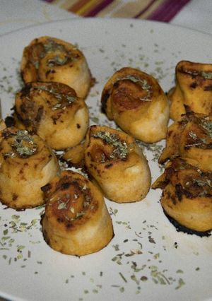 Una foto de Rollitos de atún con tomate