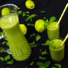 Guava mint juice A picture of Guava mint juice.