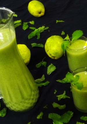 A picture of Guava mint juice.