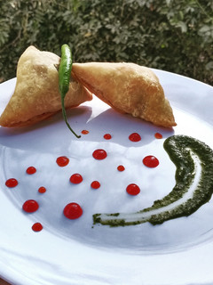 સમોસા (Samosa Recipe In Gujarati) રેસીપી મુખ્ય ફોટો