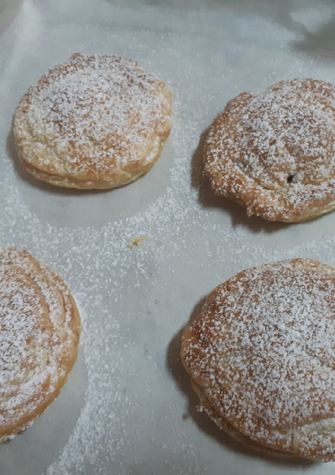 Una foto de Bollitos de hojaldre rellenos de chocolate