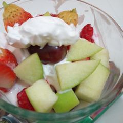 A picture of Yoghurt Fruit Salad.