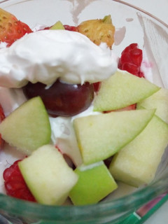 A picture of Yoghurt Fruit Salad.