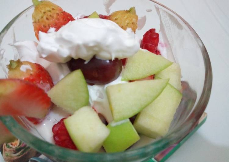 Simple Way to Prepare Homemade Yoghurt Fruit Salad