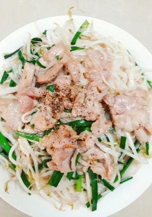 Hình của món Phở xào giá hẹ.