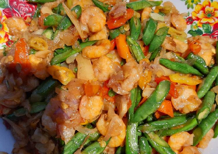 Tumis udang kacang panjang pedass