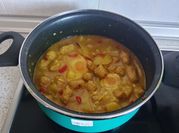 Una foto de salchichas guisada