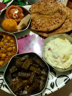 भाईदूज की थाली (Bhaidooj Ki Thali recipe in Hindi) रेसिपी मुख्य फोटो