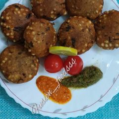 A picture of Sabudana vada.