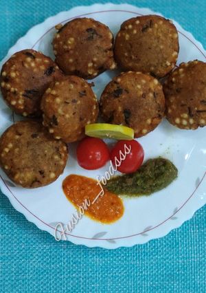 A picture of Sabudana vada.