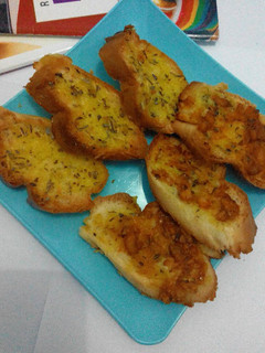 Foto resep Garlic bread + Saus tomat