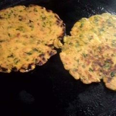 A picture of Methi wali makki ki roti.