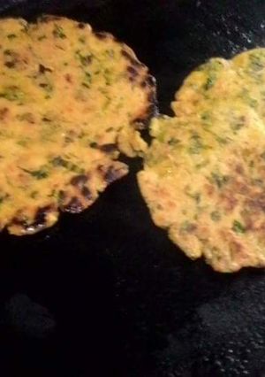 A picture of Methi wali makki ki roti.