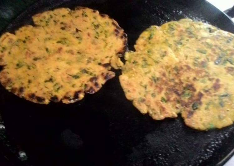 Steps to Make Homemade Methi wali makki ki roti