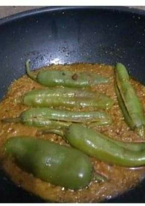 A picture of Qeema Bhari Green Chillies.