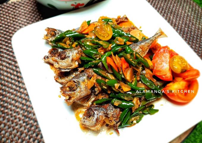 Oseng Ikan Dencis Cabe Ijo