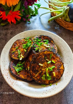 A picture of Begun Bhaja / Paleta / Eggplant fry.