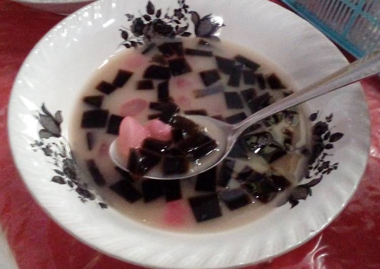 Recipe of Perfect Grass jelly and Sugar Palm Fruits Soup (Es Cincao kolang-kaling) #asian
