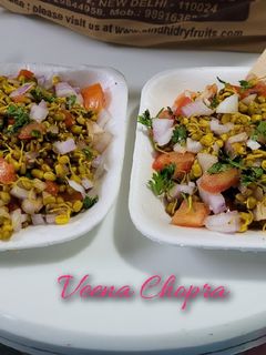 अंकुरित मूंग चाट(ankurit moong chaat recipe in hindi) रेसिपी मुख्य फोटो