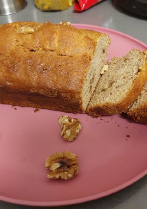 वॉलनट बनाना ब्रेड (Walnut banana bread recipe in marathi) रेसिपी चे मुख्य फोटो 