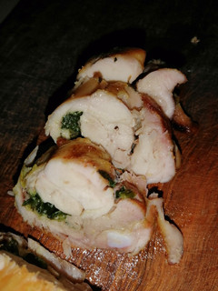 Una foto de Muslo de pollo relleno de queso y espinaca 🤗