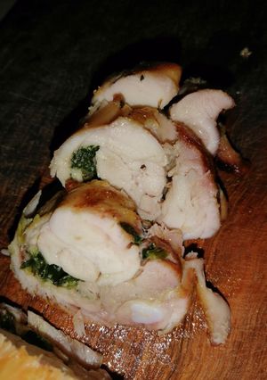 Una foto de Muslo de pollo relleno de queso y espinaca 🤗