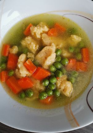 Zöldborsó leves vajgaluskával recept fotója