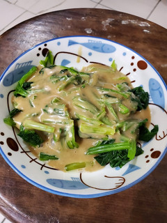 日式胡麻醬涼拌波菜 的食譜成品照片