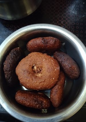 அதிரசம்(athirasam recipe in tamil) செய்முறை முக்கிய புகைப்படம்