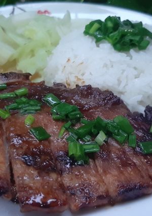 Hình của món Cơm sườn nướng.