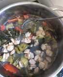 Canh nghêu cải chua