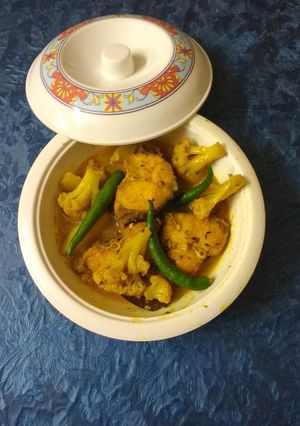A picture of Fish Curry with Cauliflower.