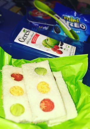 A picture of Traffic light 🚦 sandwich for a fun lunch box!#mylunchboxideas.