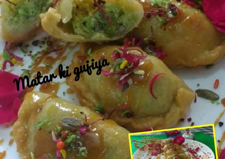 Matar ki gujiya