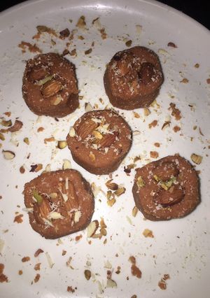 A picture of Aata pinni.