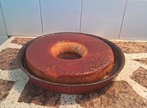Una foto de Budín de pan con mucho caramelo