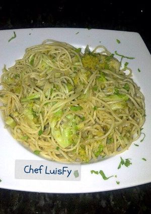 Una foto de Pasta con bróculi LuisFy