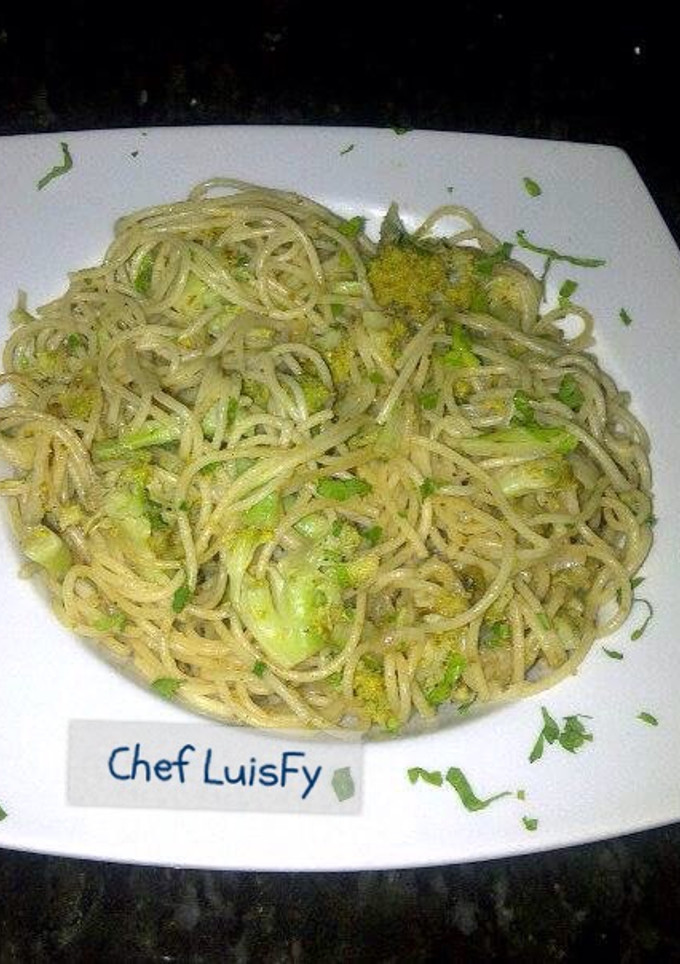 Una foto de Pasta con bróculi LuisFy