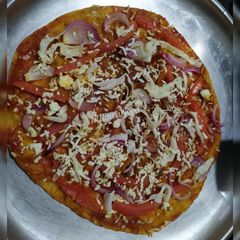 A picture of Pizza with leftover Chapati dough.