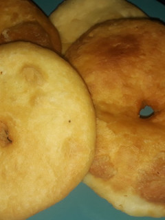 Una foto de Deliciosas tortas fritas😋