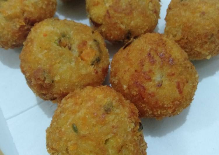 Risoles kentang wortel ayam.