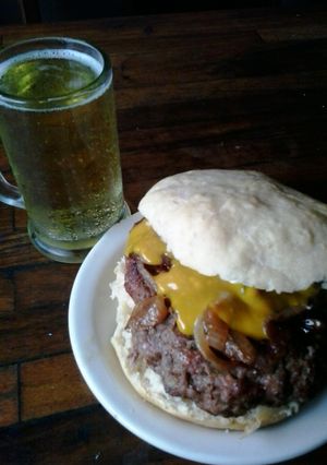 Una foto de Hamburguesas de Chivo - Cordero con cebollas caramelizadas (100% caseras)