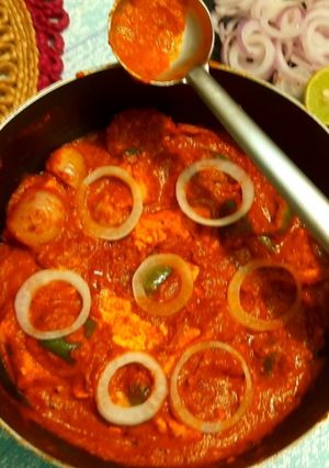 A picture of Paneer tikka masala.