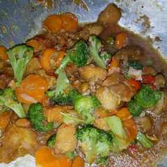 รูปของ Ayam brokoli wortel saus tiram
